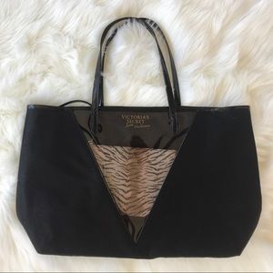 Victoria’s Secret Tote & Wristlet💕